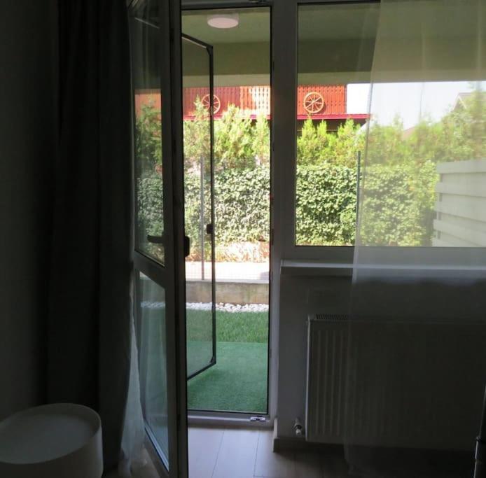 Amazing Apartament With Garden Bucharest Airport Self Check-In!! Otopeni Exterior photo